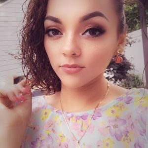 Meet your Posher, Larissa